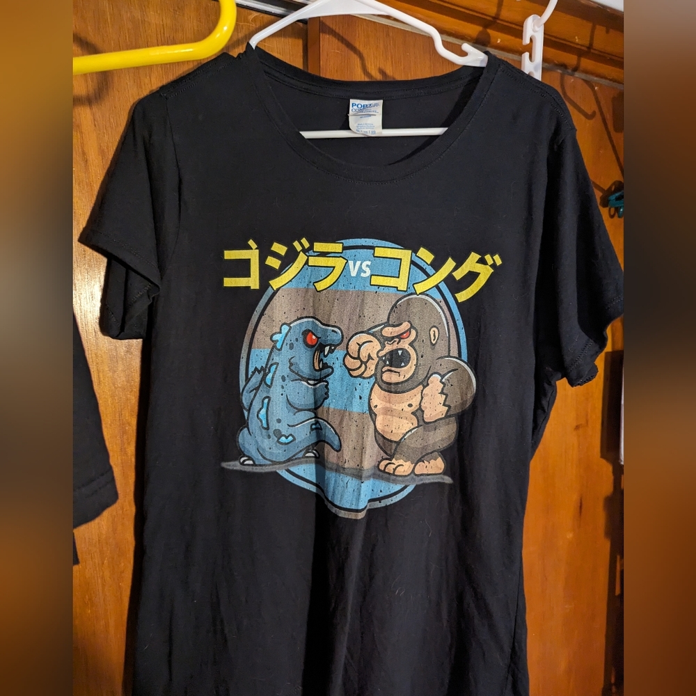 Godzilla vs King Kong Tshirt XL Black  (runs small)